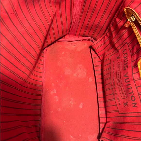 Louis Vuitton Neverfull MM Monogram Red Interior! - Picture 15 of 15